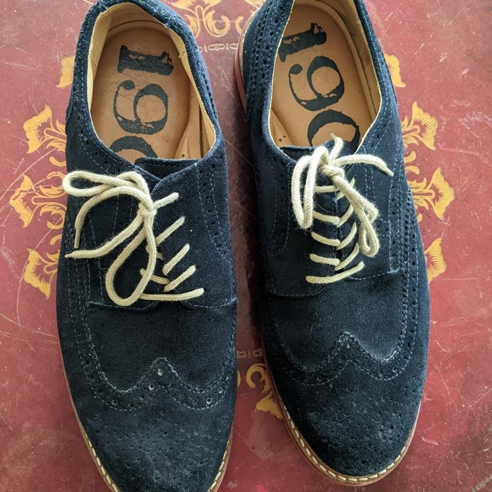 Suede navy shoes